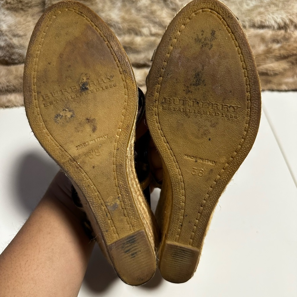 BURBERRY Size 38 Nova Check Gold Leather Jute Trim Wedge Sandal Women's 7.5 - Picture 6 of 9